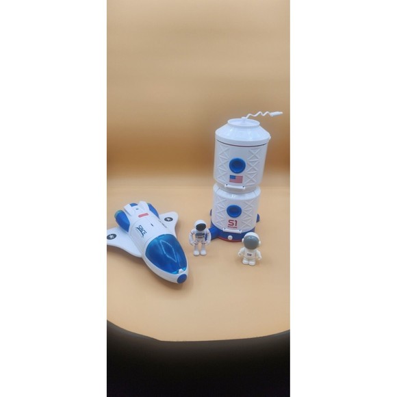 NASA TOY Astro Venture Space Toys; Shuttle And Space Station and Figures - Picture 1 of 6